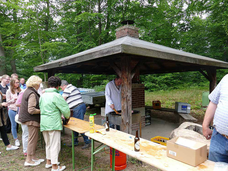 Entzünden des Johannifeuers (Foto: Karl-Franz Thiede)